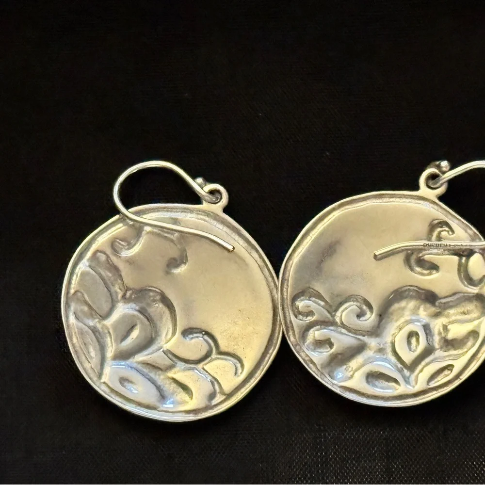 Silpada Tidal Wave sterling silver earrings. W2987 - Picture 4 of 4